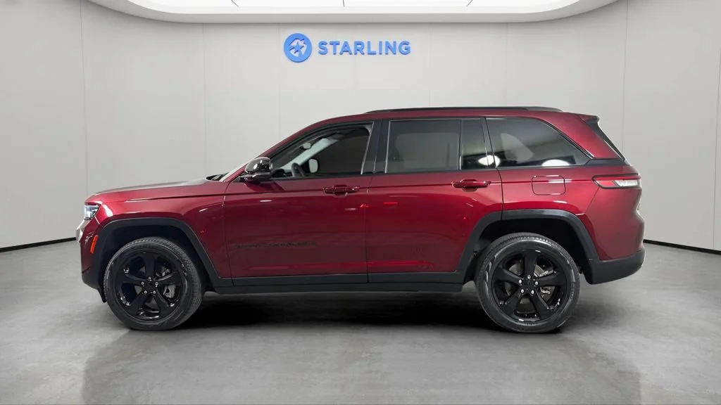 Used 2023 Red Jeep Limited 4x2 image 3