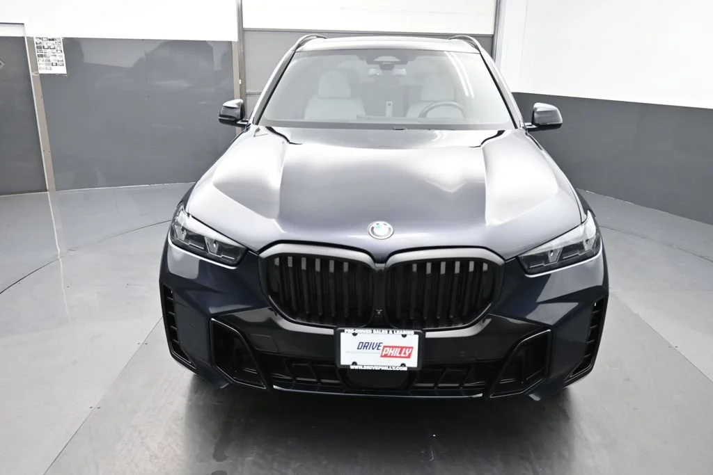 Used 2024 Black BMW xDrive40i image 3
