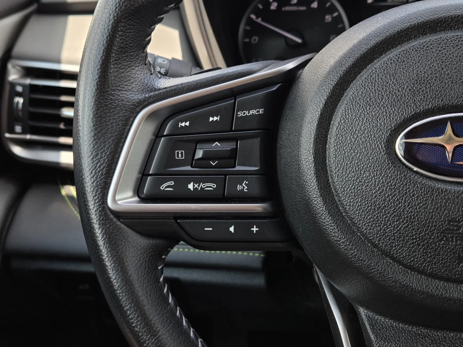 Used 2023 Ice Silver Metallic Subaru Onyx Edition image 19