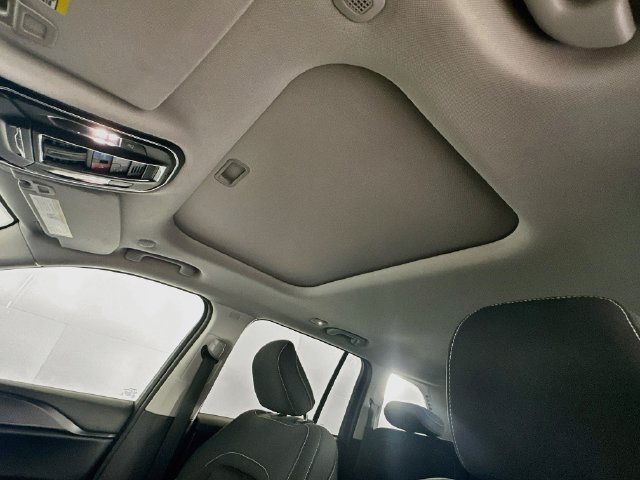 Used 2023 White Jeep Laredo X image 21