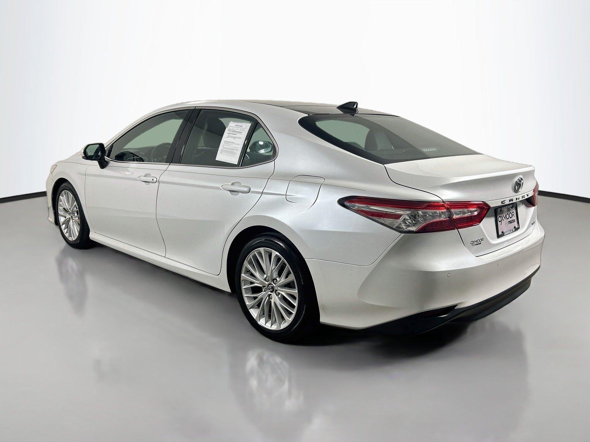 Used 2018 Wind Chill Pearl Toyota XLE image 5