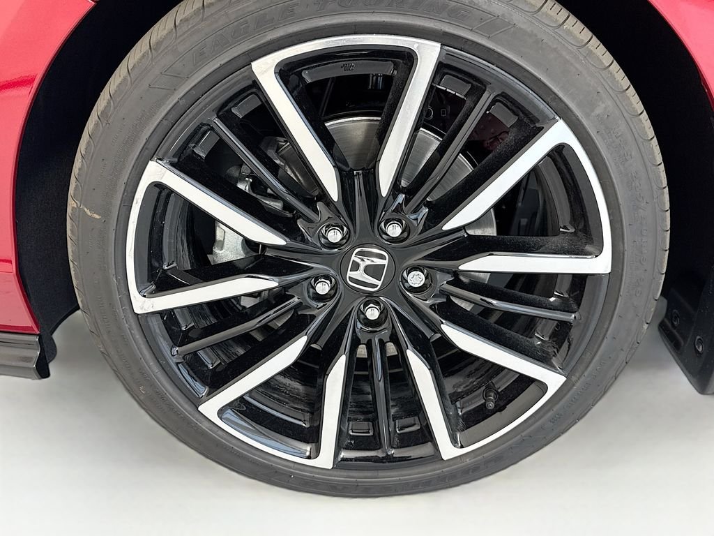 New 2026 Radiant Red Metallic Honda Touring image 32