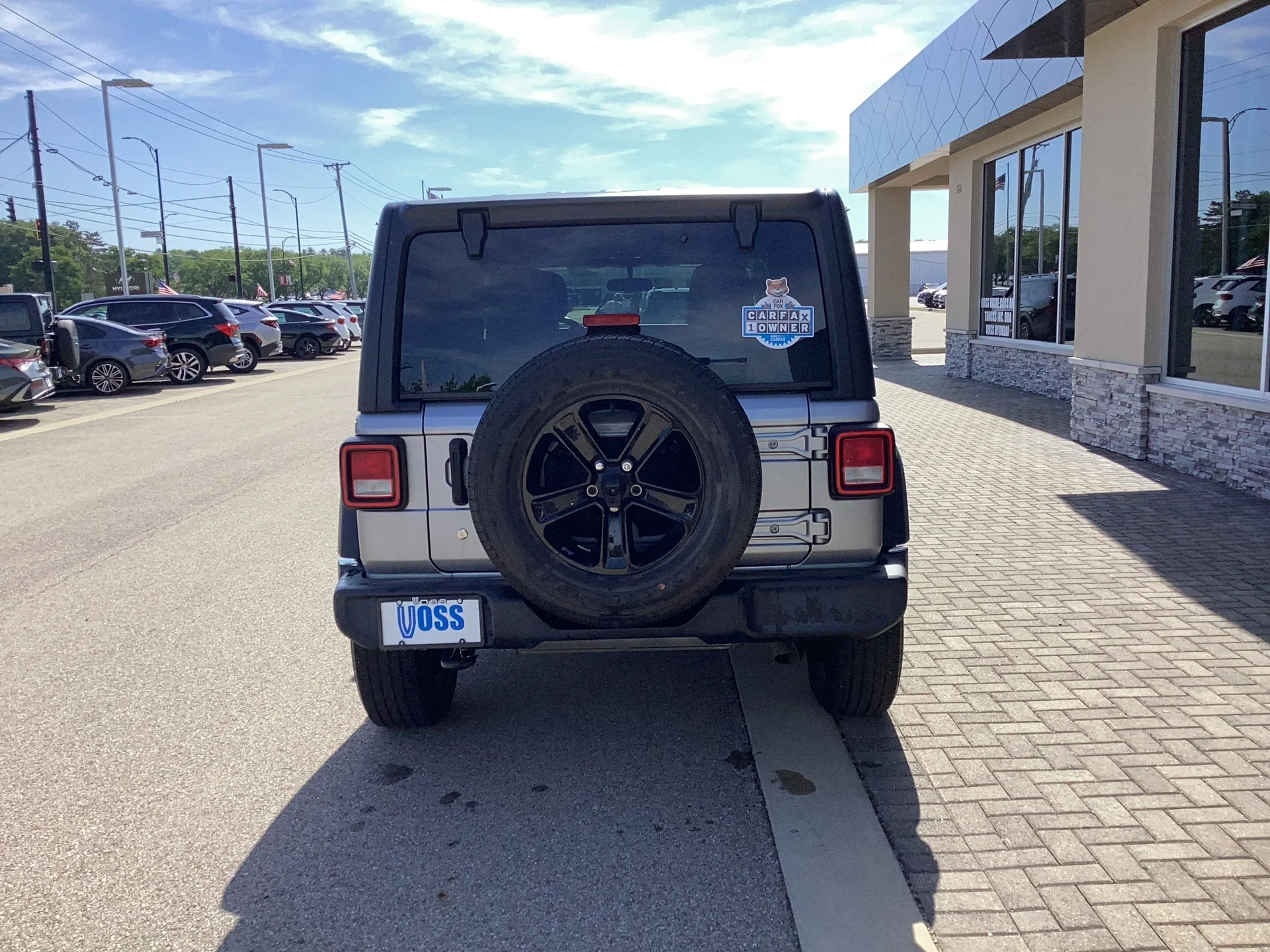 Used 2020 Billet Silver Metallic Clear Coat Jeep Altitude image 5