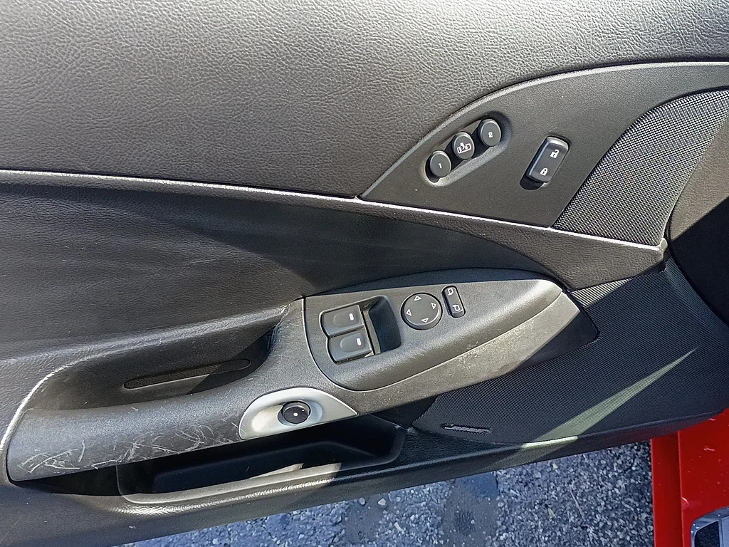 Used 2008 VICTORY RED Chevrolet Base image 14