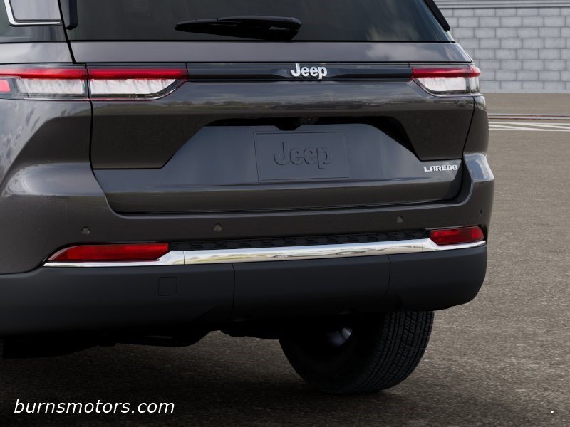New 2026 Baltic Gray Metallic Clear-Coat Exterior Paint Jeep Laredo image 13