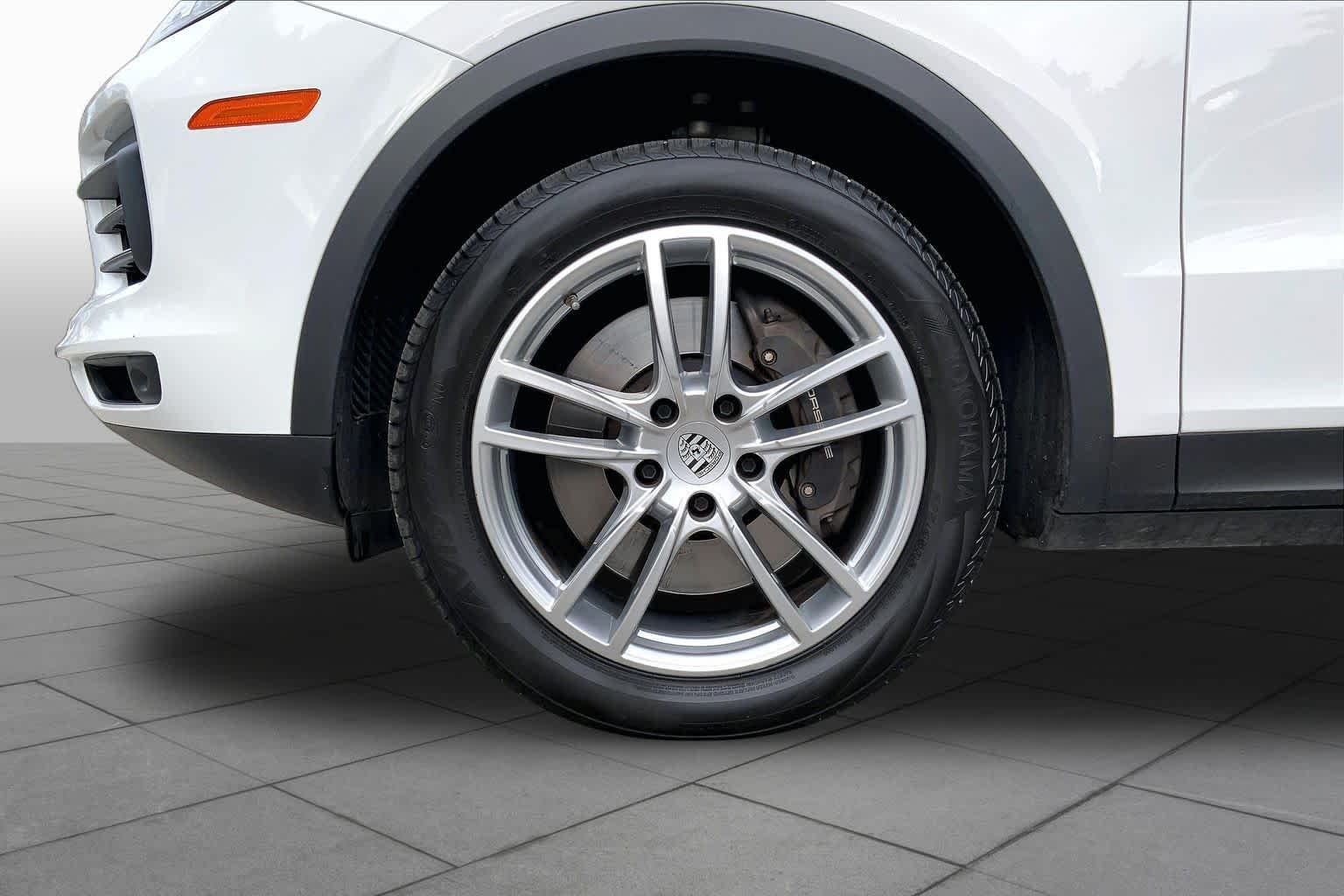 Used 2023  Porsche  image 11
