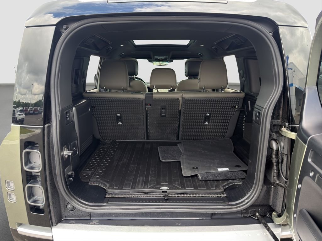 Used 2023  Land Rover X image 20