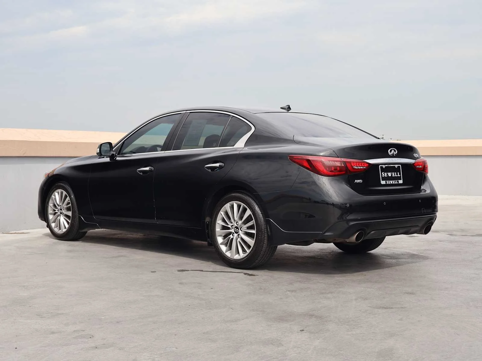 Certified Used 2023 Midnight Black INFINITI LUXE image 8