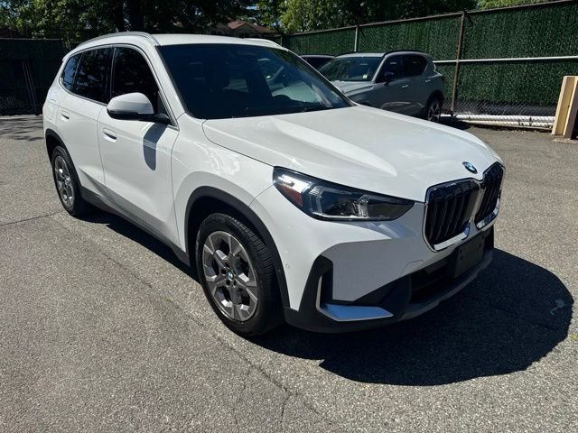 Used 2023 White BMW xDrive28i image 7