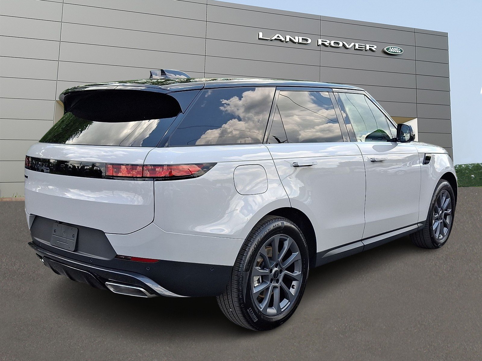 New 2026 Borasco Grey Land Rover P360 SE image 2