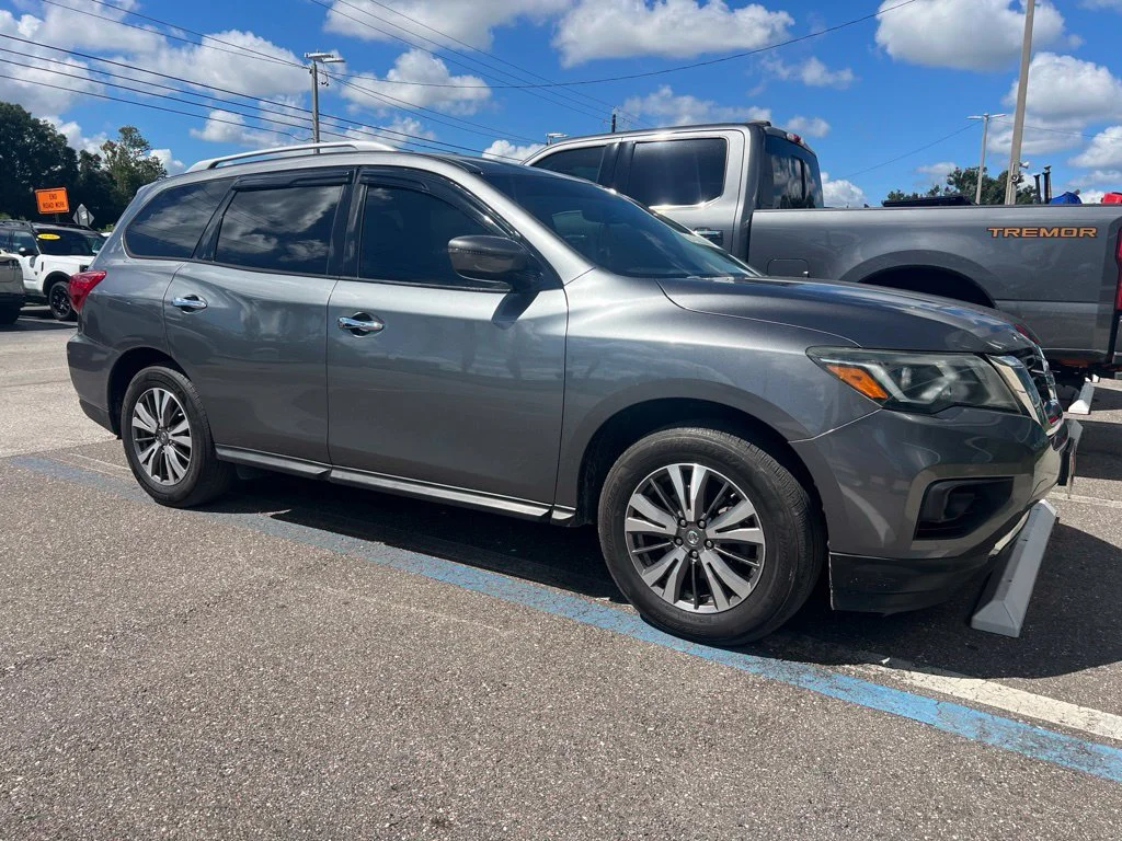 2019 Nissan Pathfinder SV