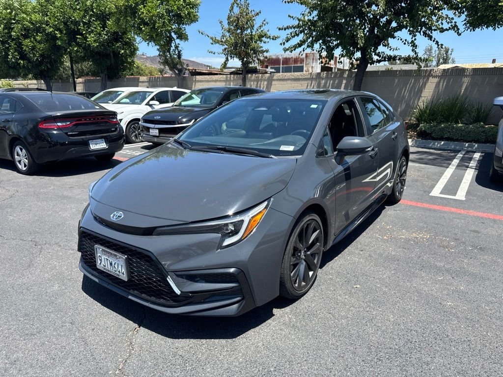 Used 2024  Toyota SE image 1