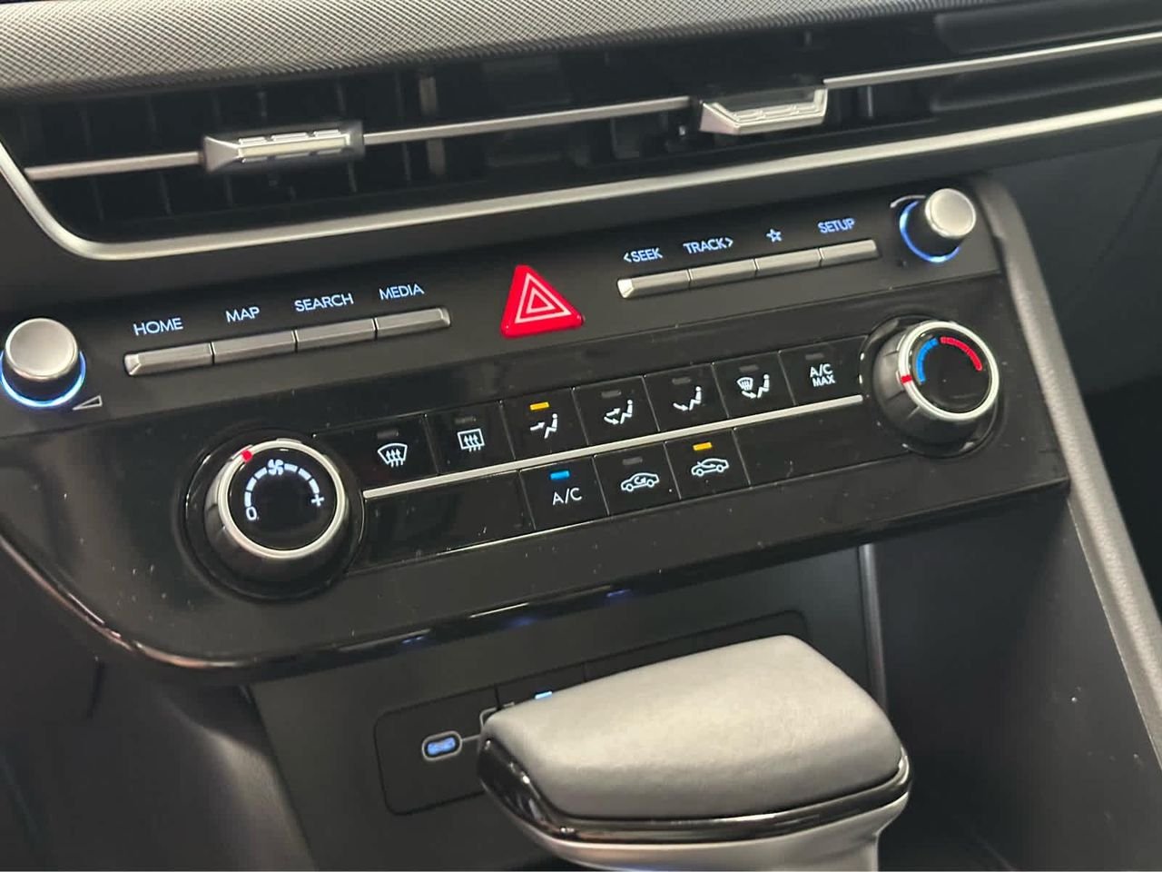 New 2026 Abyss Black Hyundai SE image 22