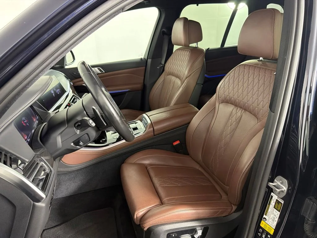 Used 2019 Black BMW xDrive50i image 24