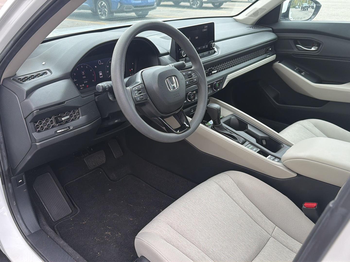 Used 2024 Platinum White Pearl Honda EX image 16