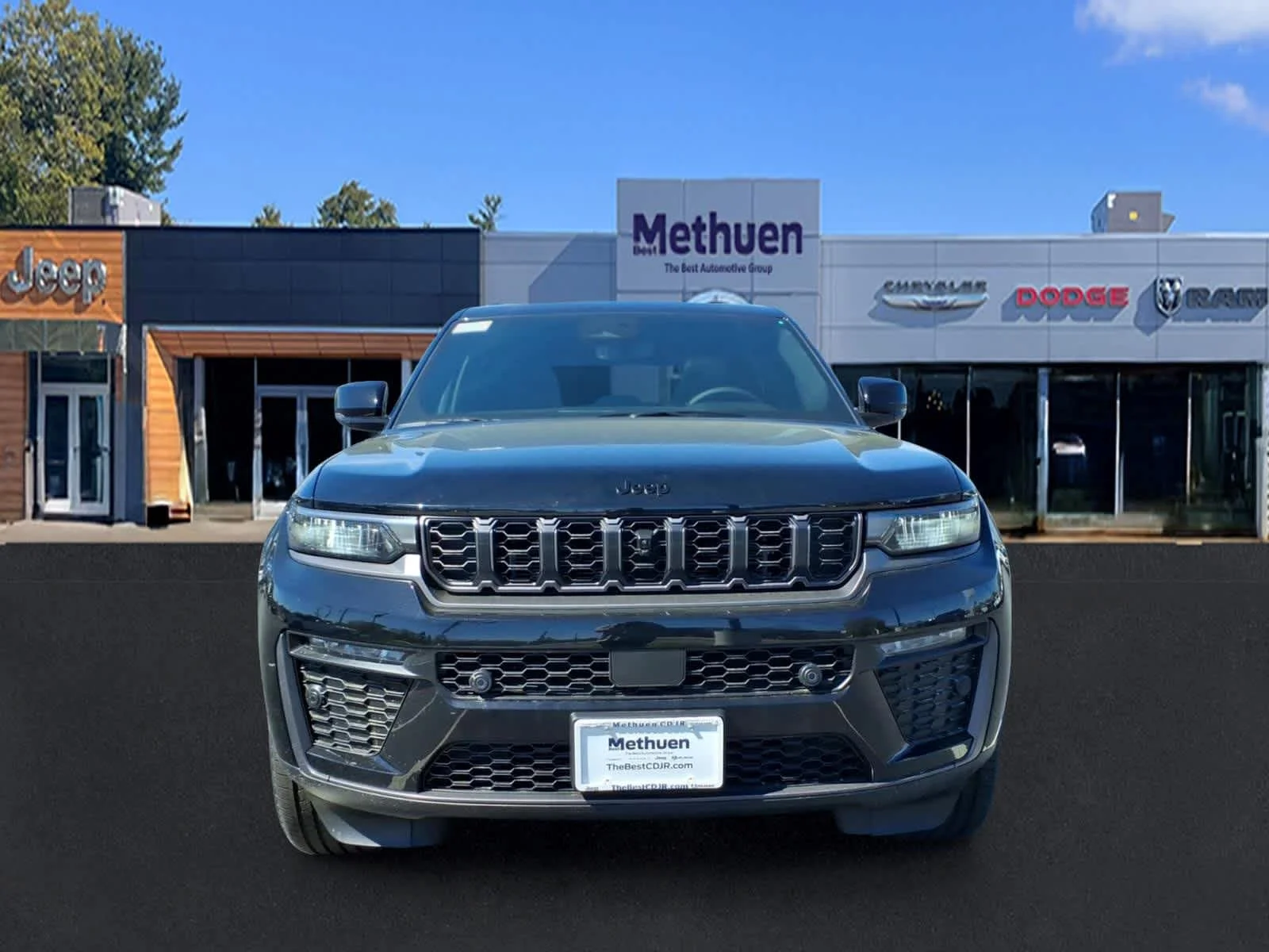 New 2026 Diamond Black Crystal Pearlcoat Jeep 85th Anniversary Edition image 2