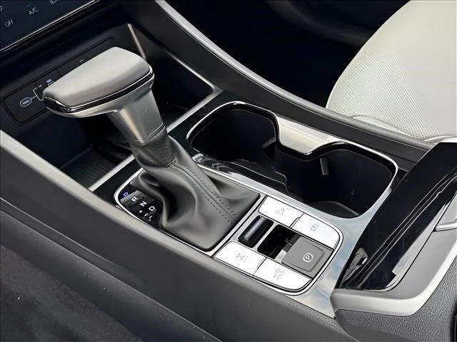 Used 2025 White Hyundai Limited image 27