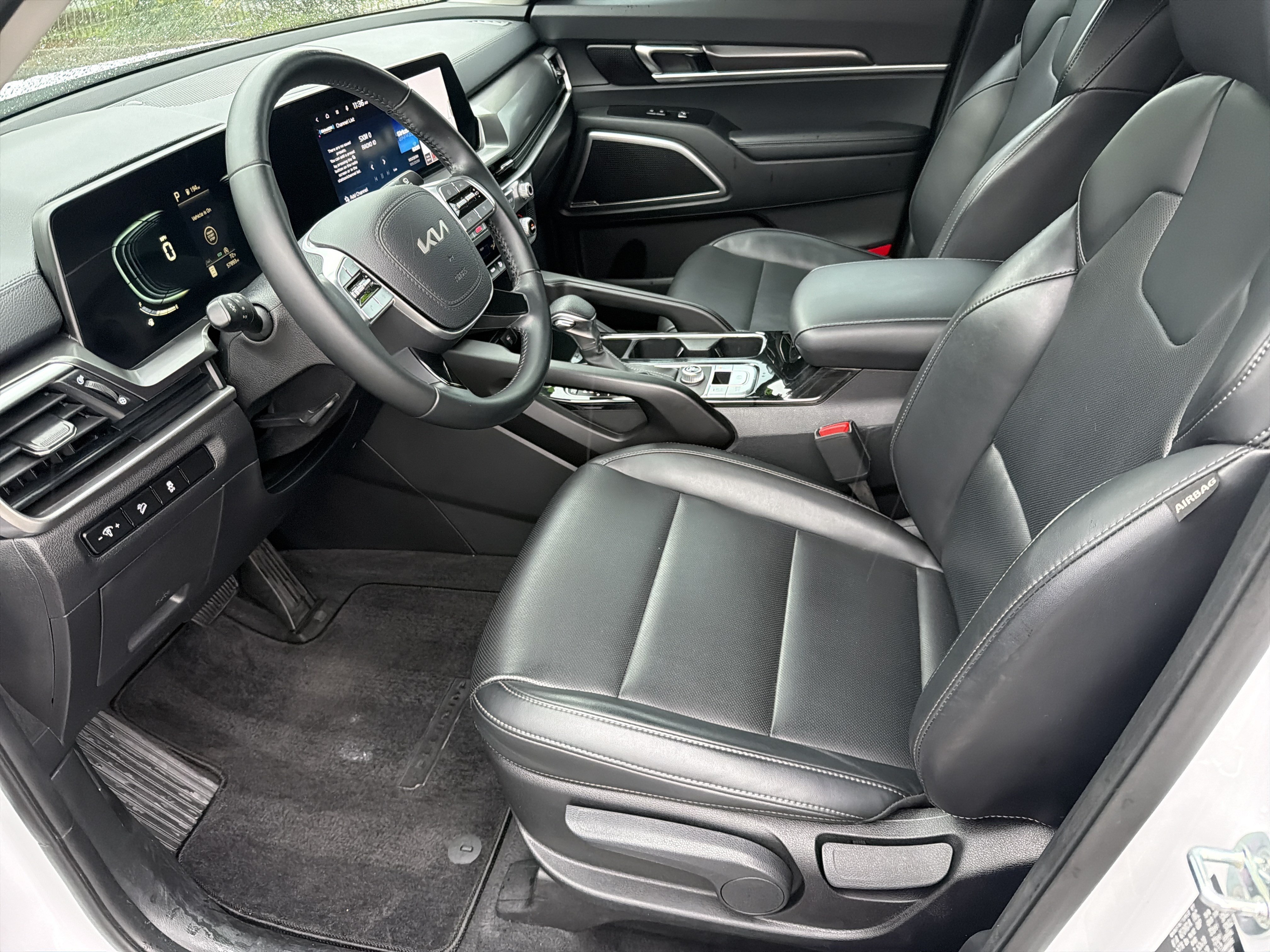 Used 2024 Glacial White Pearl Kia LX image 19