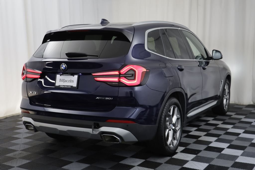Used 2022 Tanzanite Blue II Metallic BMW xDrive30i image 16