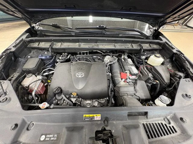 Used 2022  Toyota XLE image 16