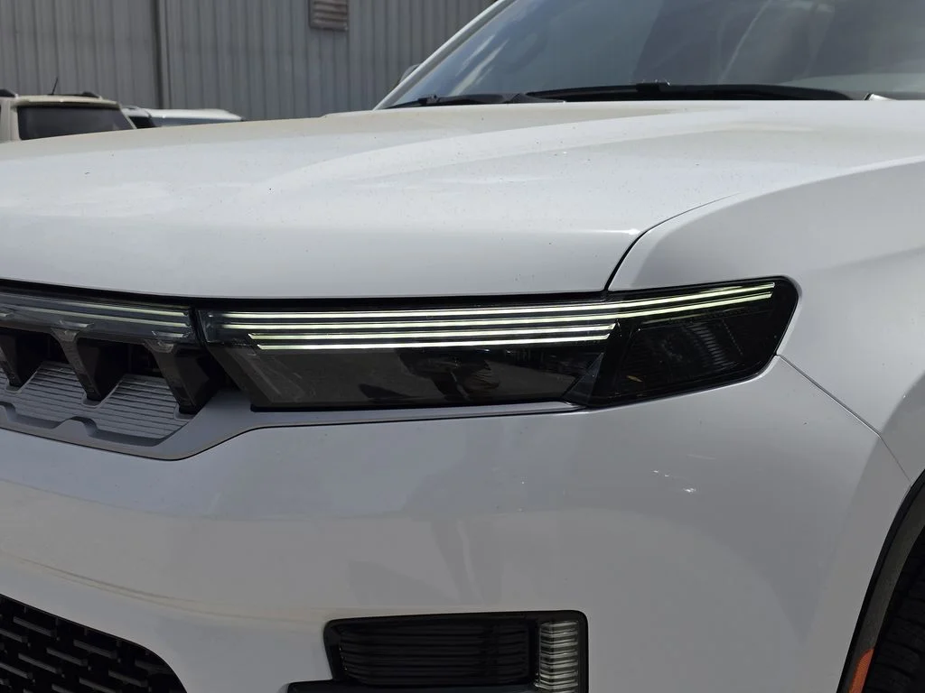 New 2026 Bright White Clear-Coat Exterior Paint Jeep  image 7