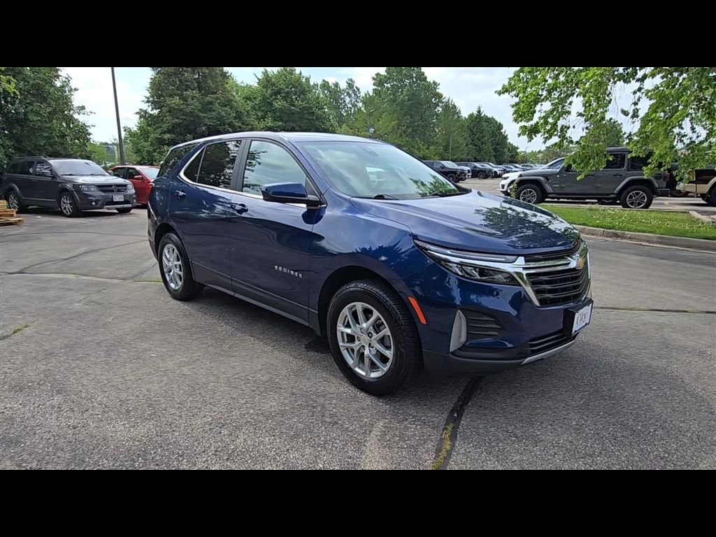 Used 2022 Chevrolet Equinox LT with VIN 3GNAXUEV3NL152593 for sale in Brookfield, WI