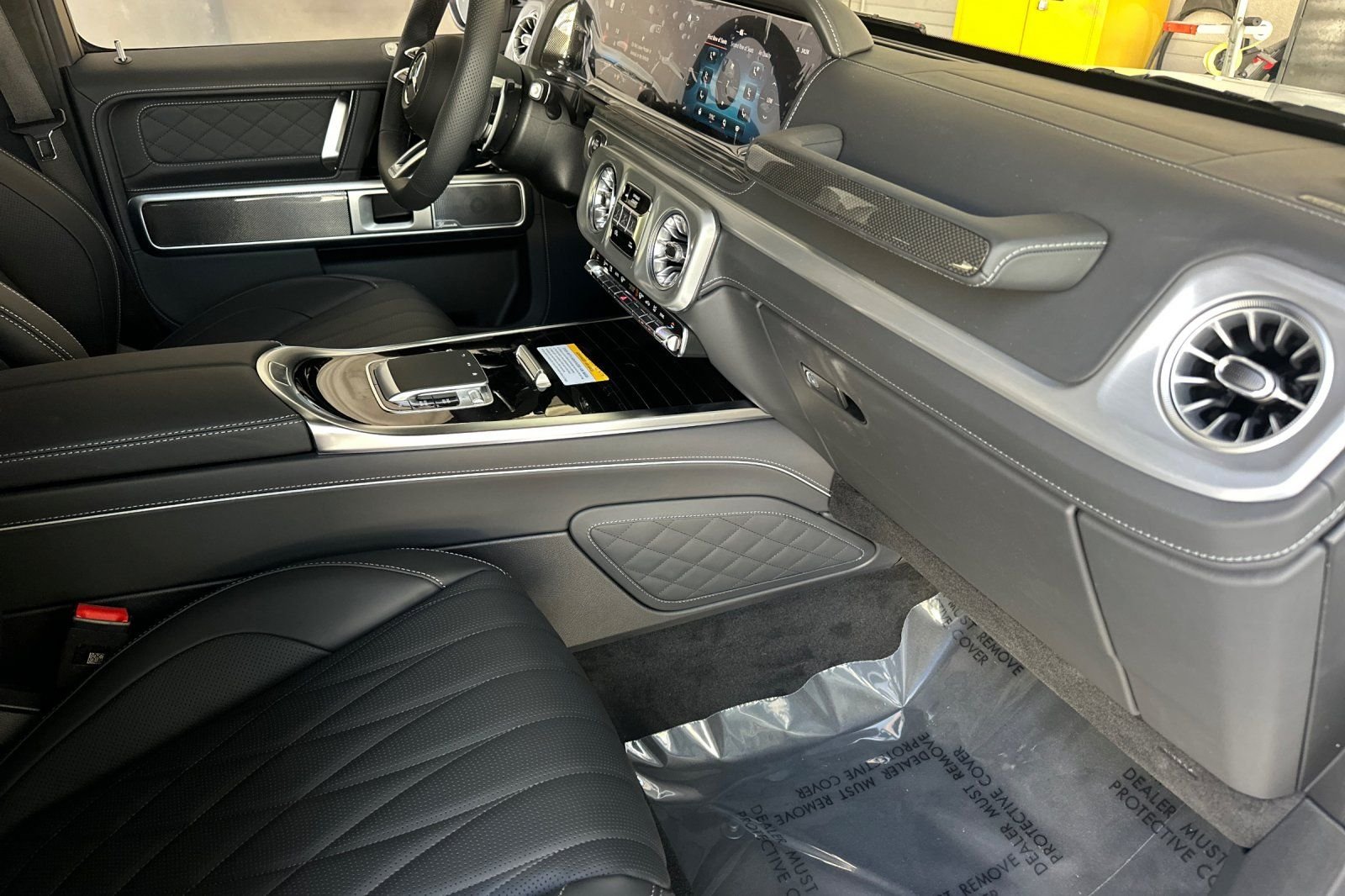 New 2026 MANUFAKTUR Moonlight White Metallic Mercedes-Benz G 63 AMG® image 9