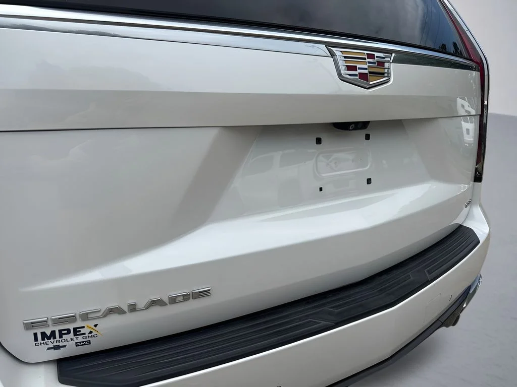 Used 2022 White Cadillac Premium Luxury image 38
