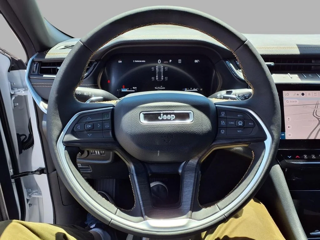 New 2026 Bright White Clear-Coat Exterior Paint Jeep  image 14