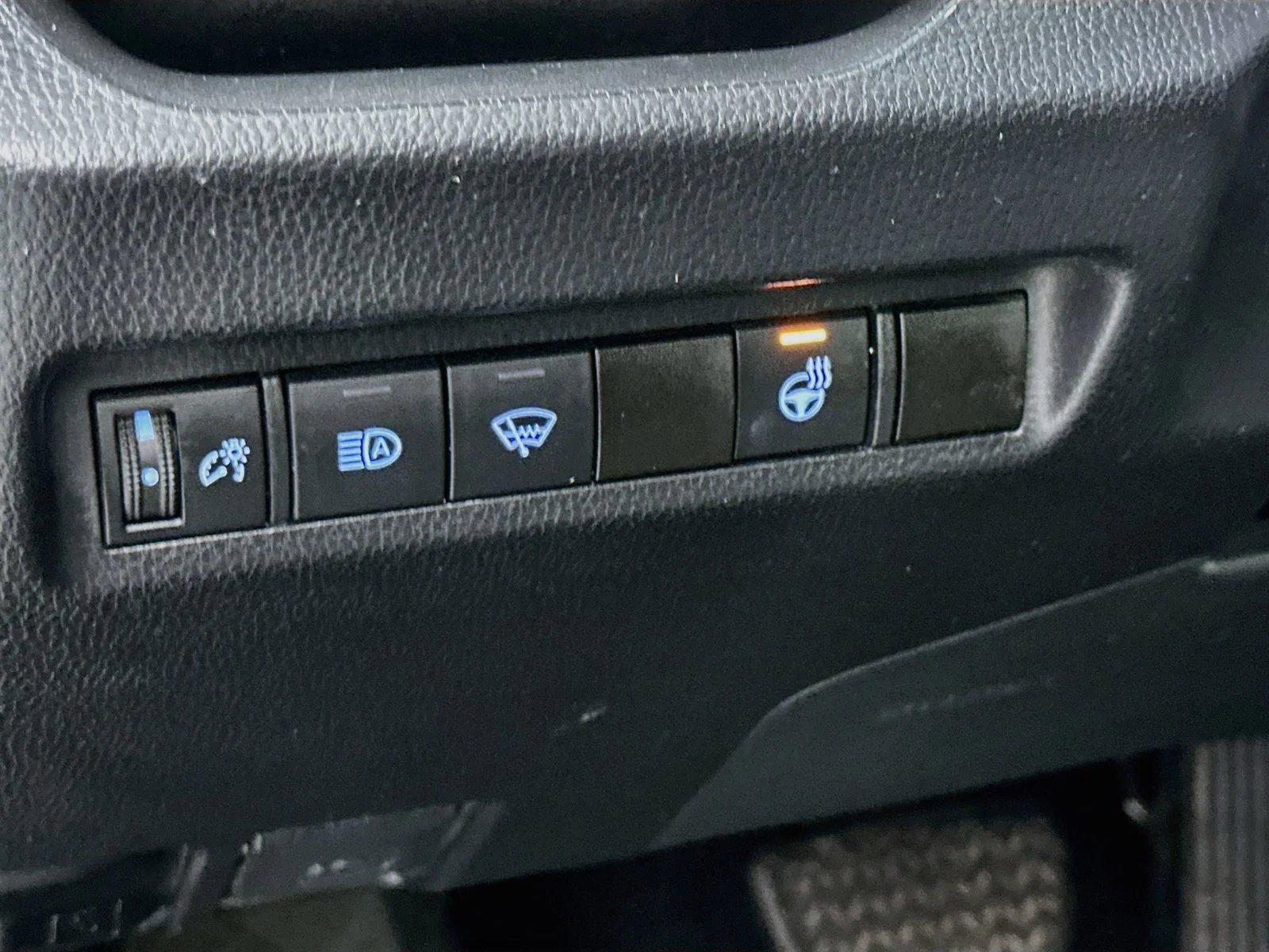Used 2021 Super White Toyota XLE image 10