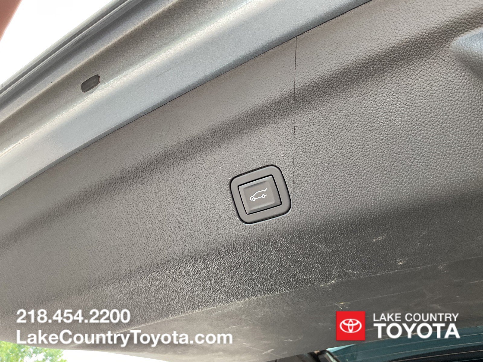Used 2025 Gray Chevrolet Z71 image 12