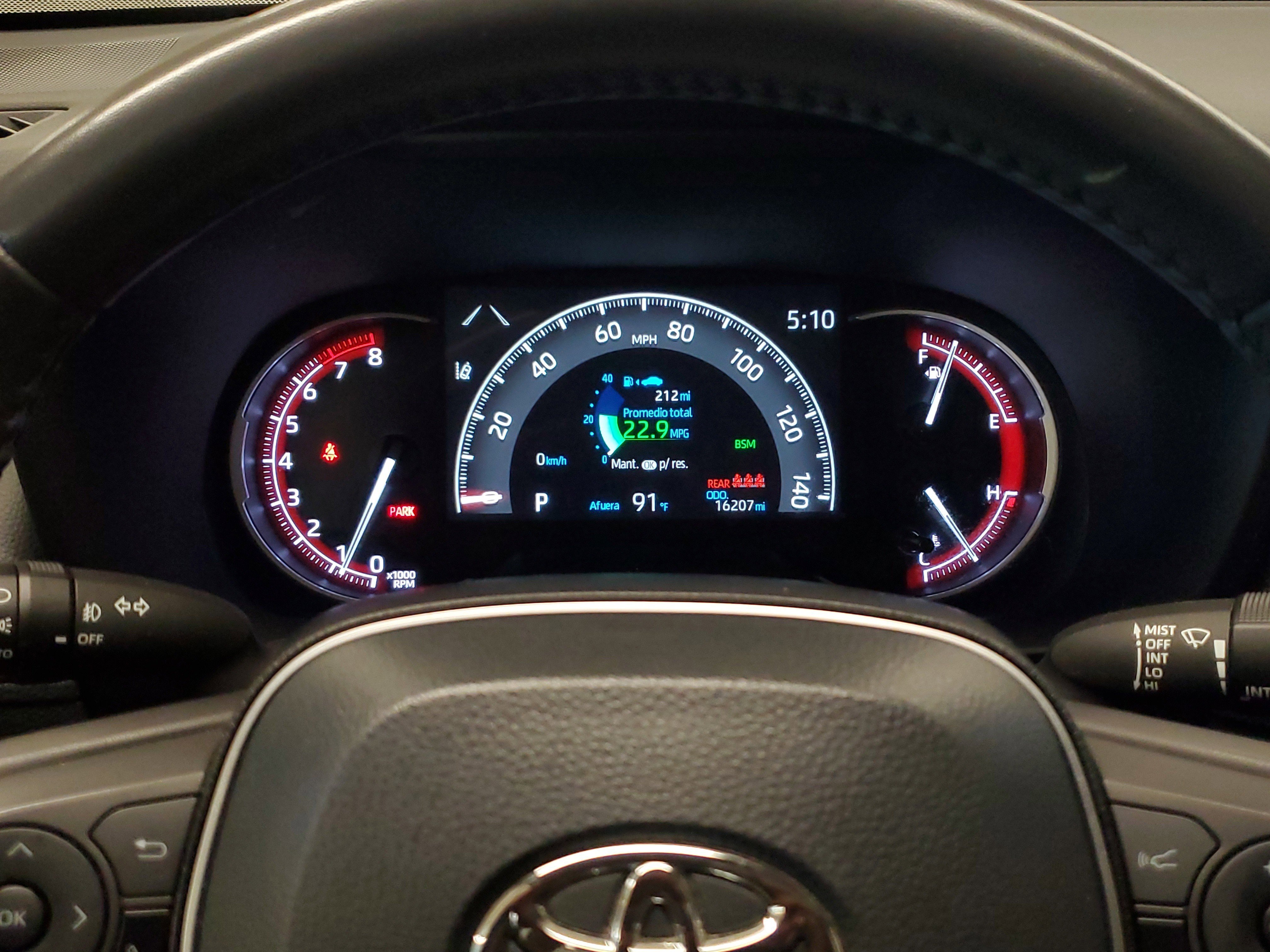Used 2025 Pearl Toyota XLE Premium image 27