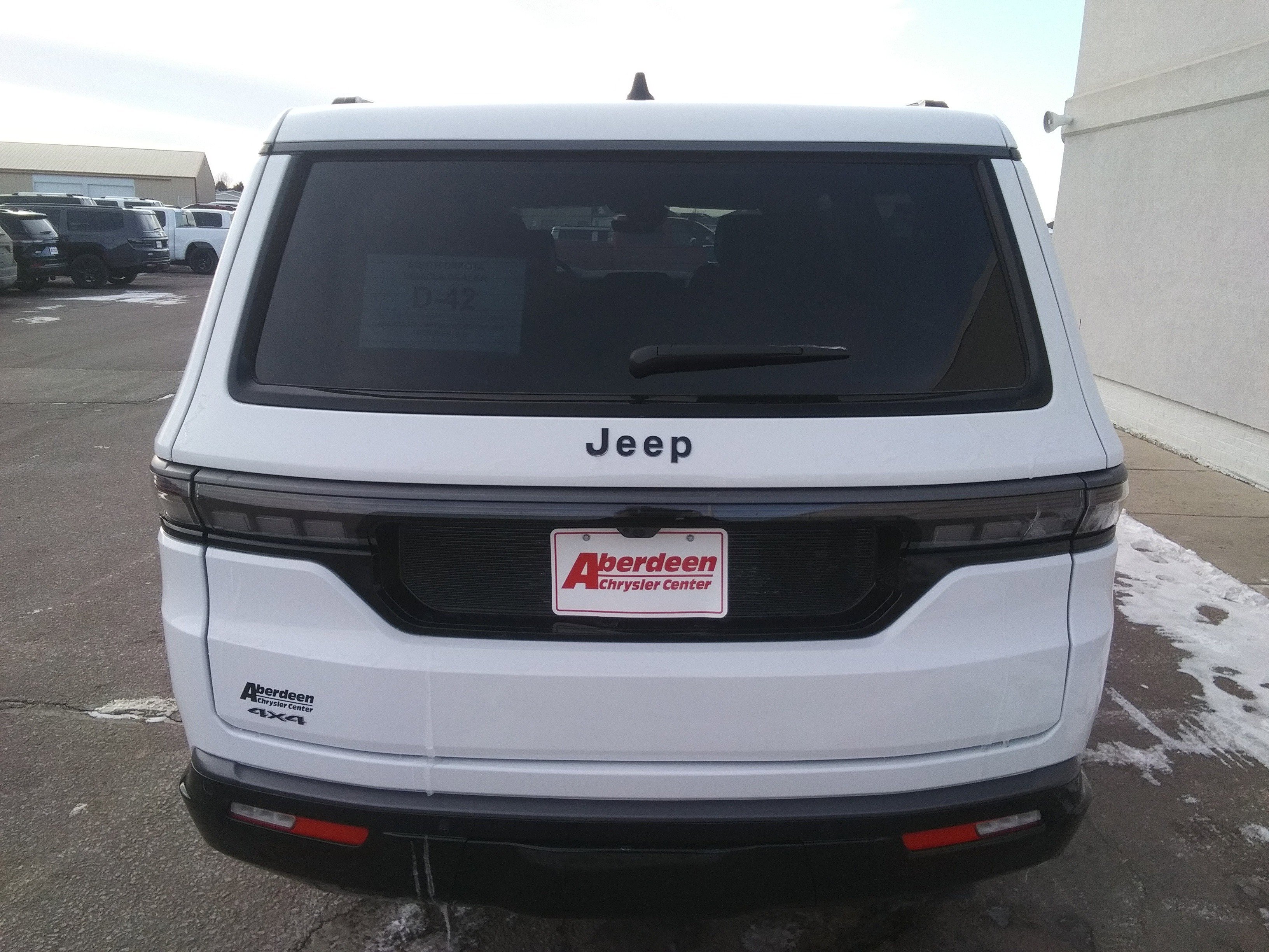 New 2026 Bright White Clear-Coat Exterior Paint Jeep Limited Altitude image 6