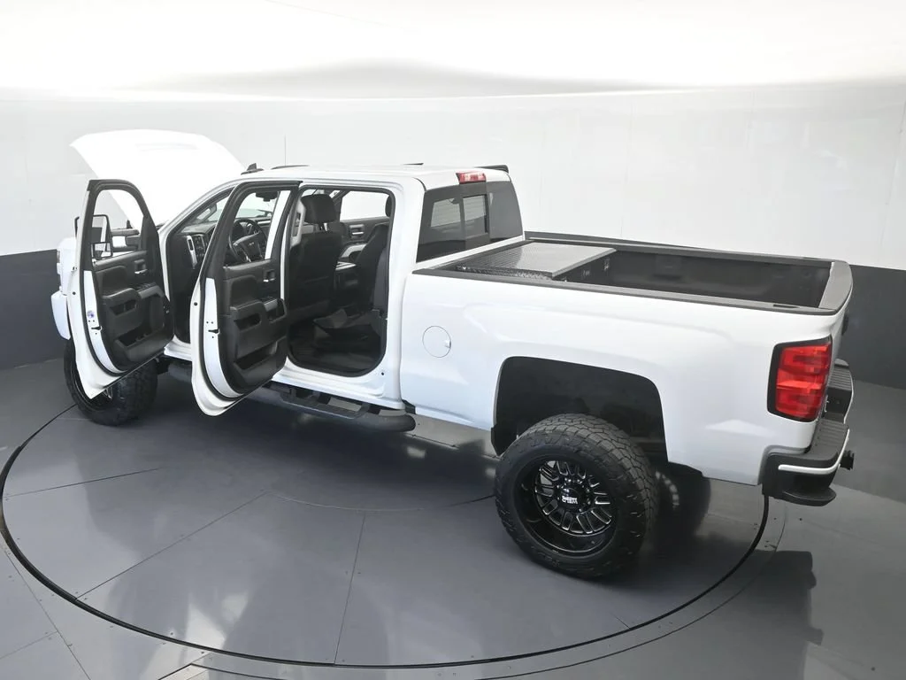 Used 2018 Summit White Chevrolet LTZ image 74