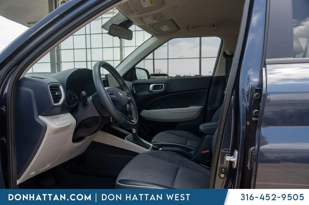 Used 2022 White Hyundai Limited image 3