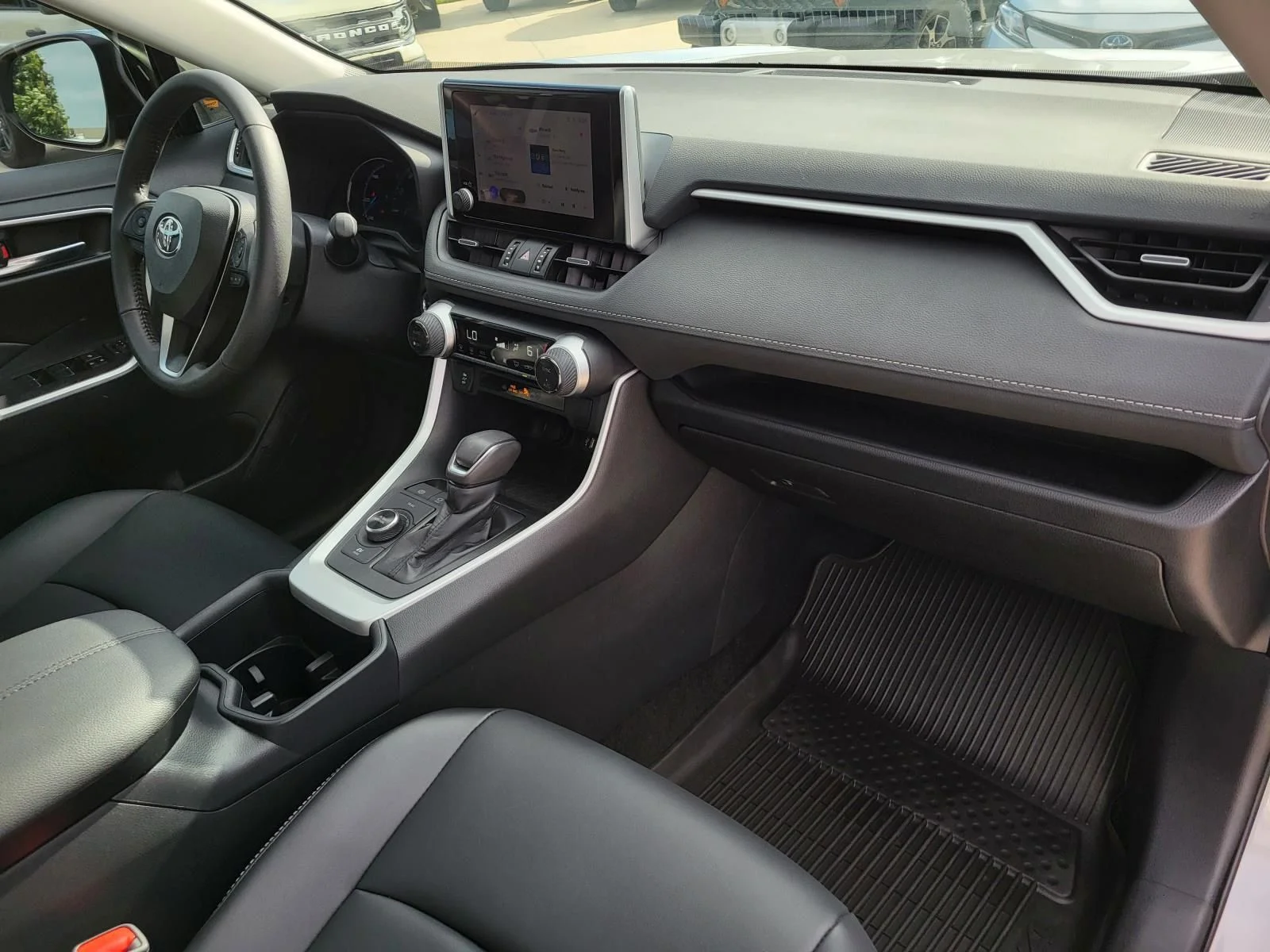 Used 2024 Silver Toyota XLE Premium image 9