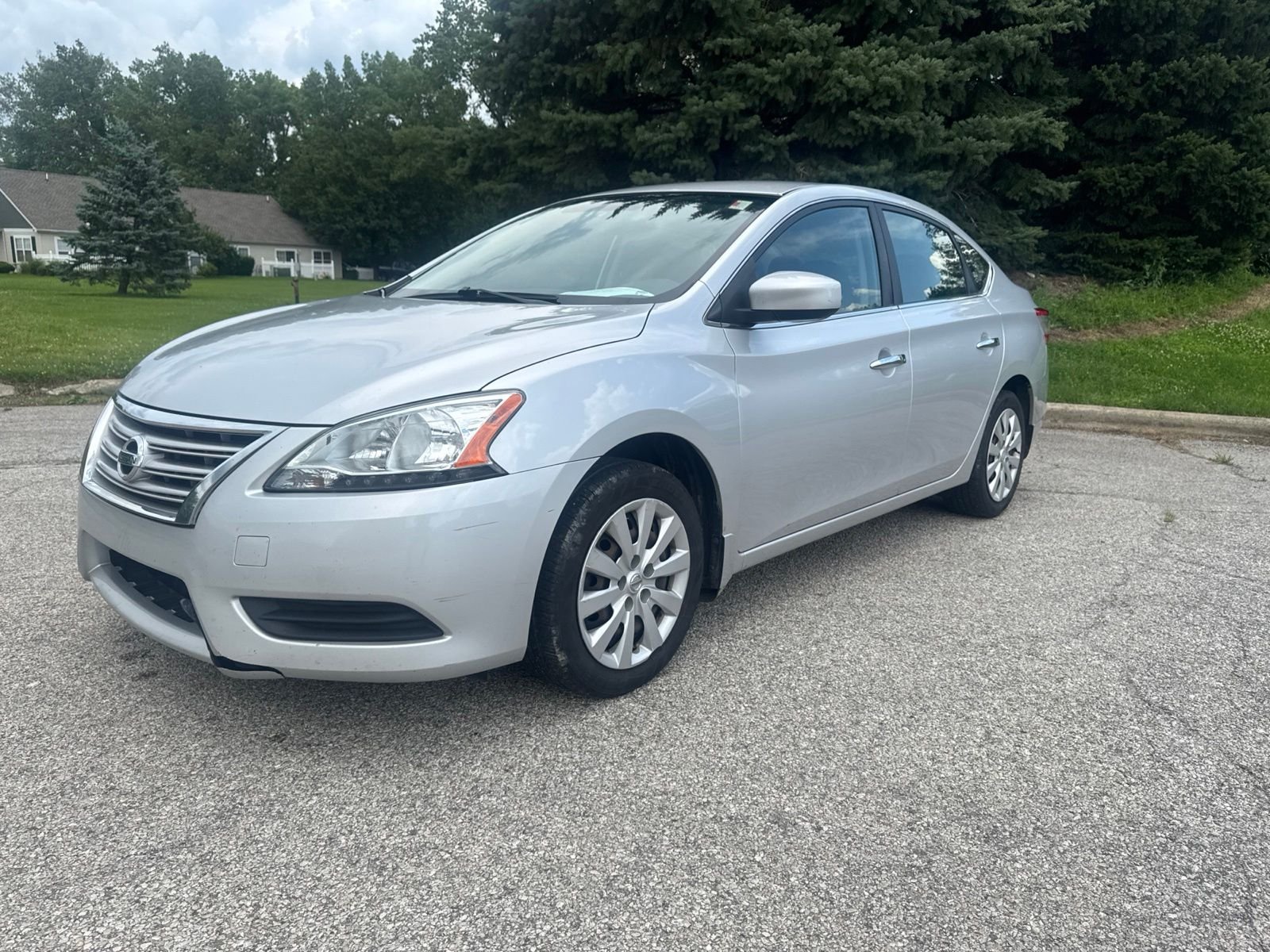 Used 2015 Silver Nissan SV image 3