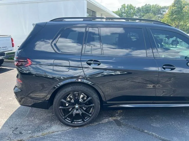 Used 2026 Black BMW xDrive40i image 4