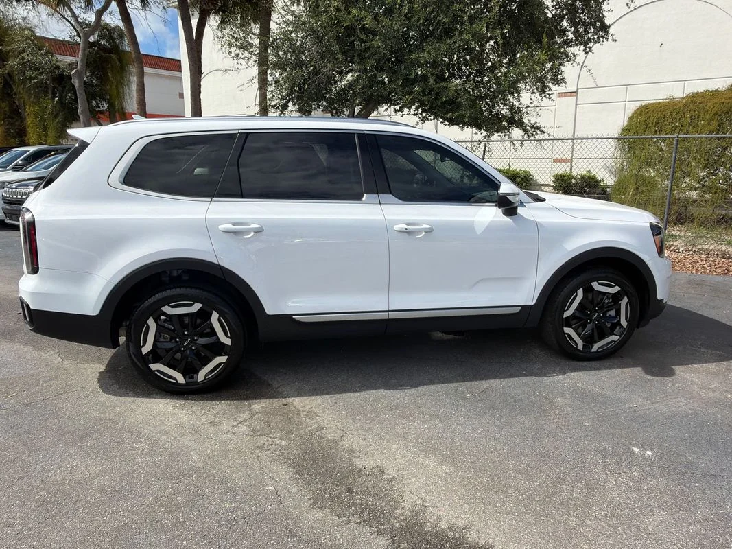Used 2023 White Kia EX image 6