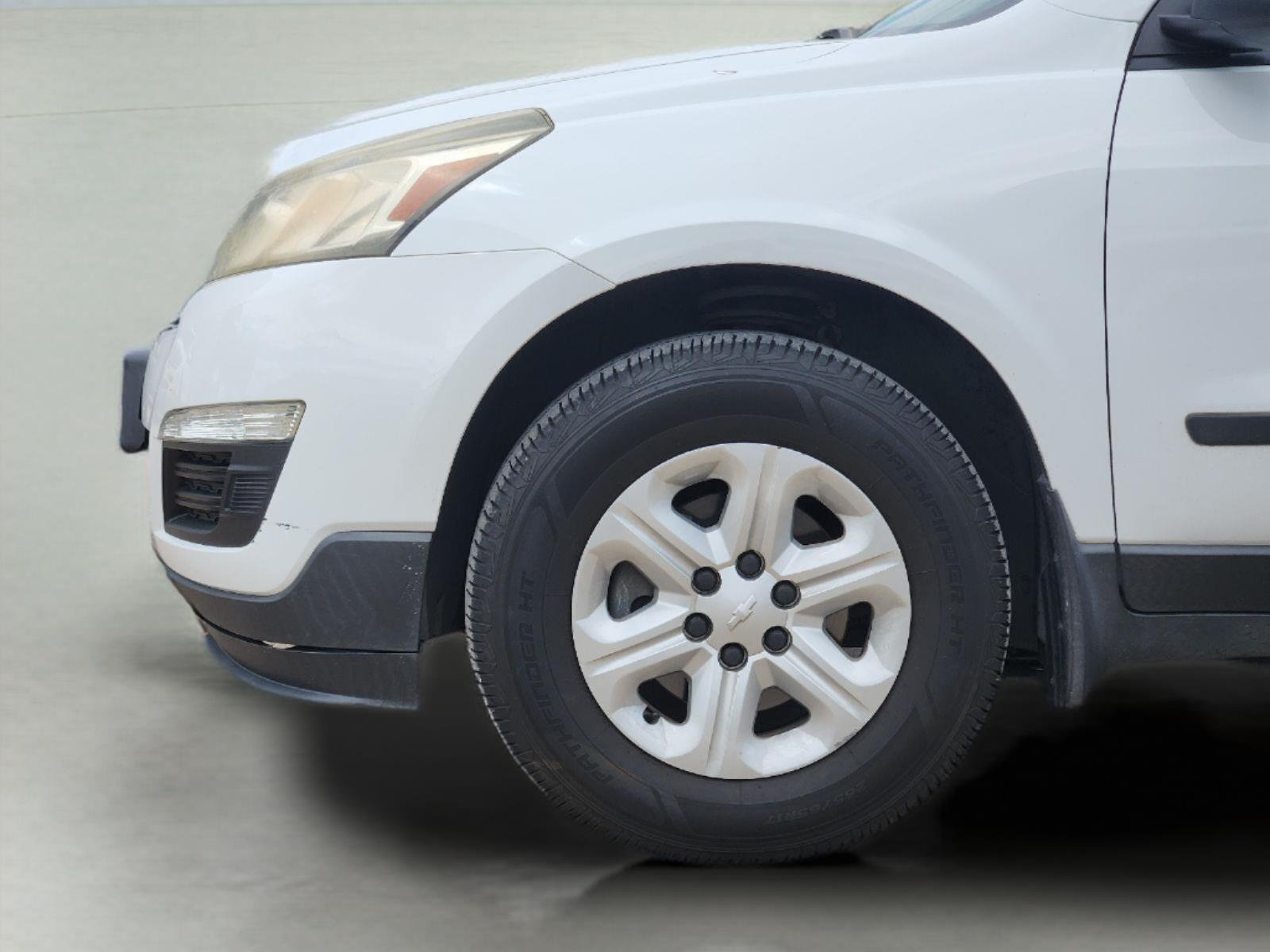 2017 Chevrolet Traverse LS - Photo 9