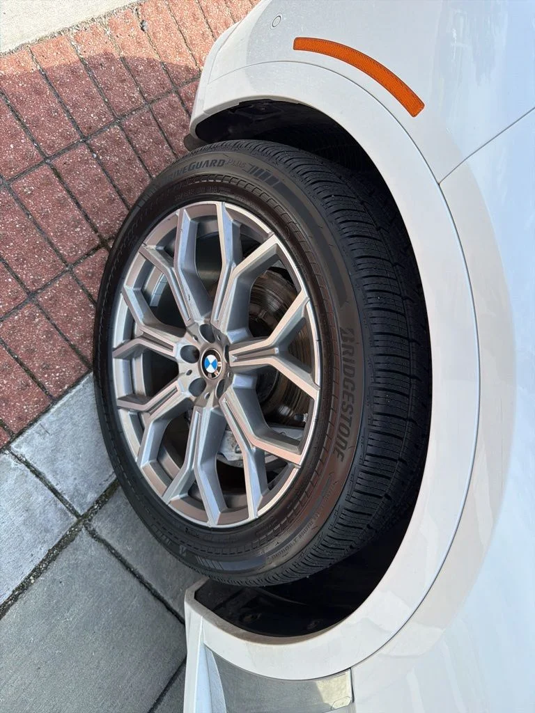Used 2023 Mineral White Metallic BMW xDrive40i image 9