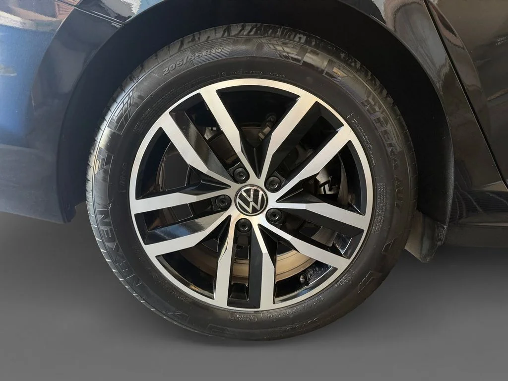 Used 2025 Gray Volkswagen 1.5T SE image 11
