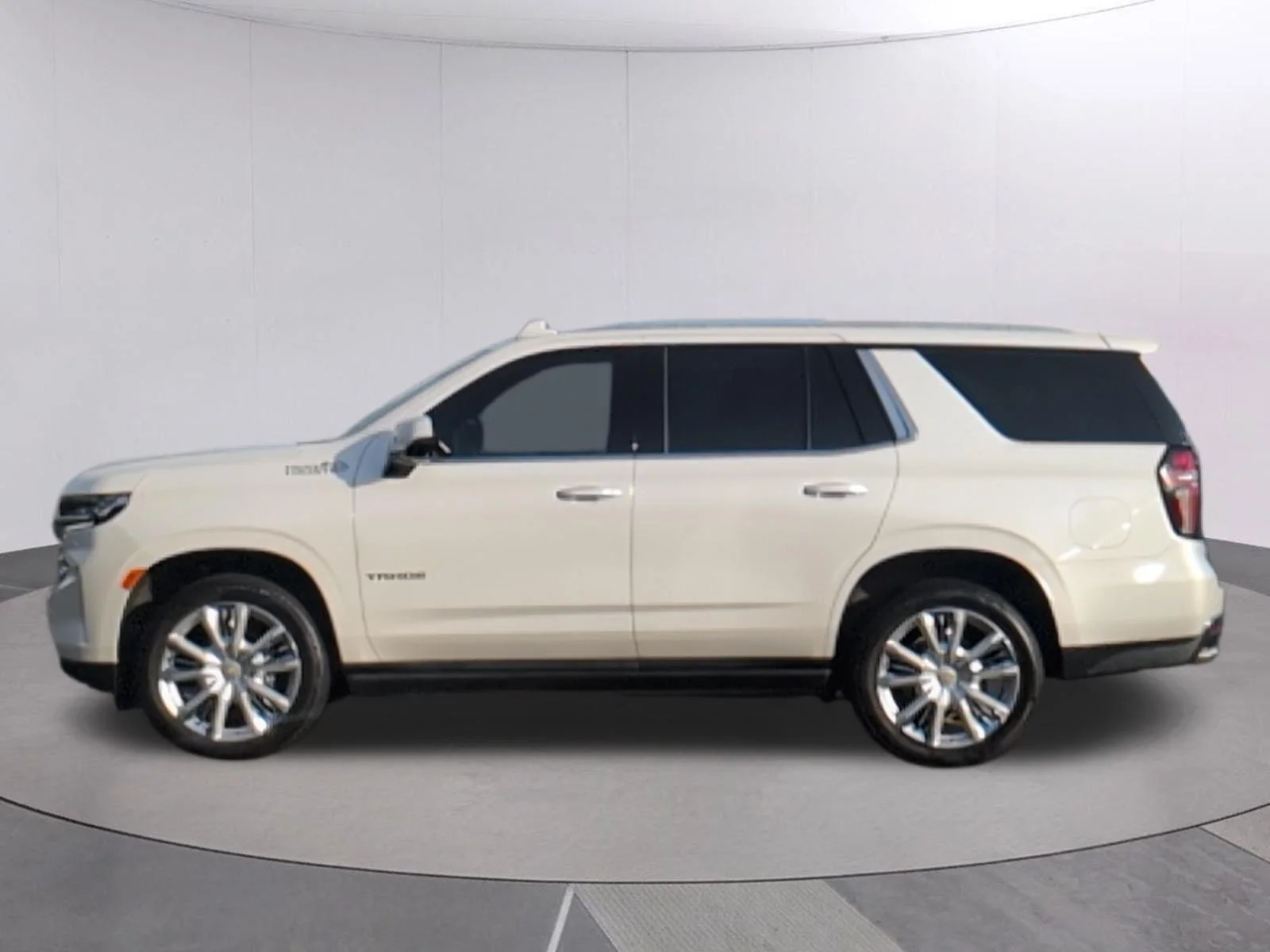 Used 2021 IRIDESCENT PEARL TRICOAT Chevrolet High Country image 2