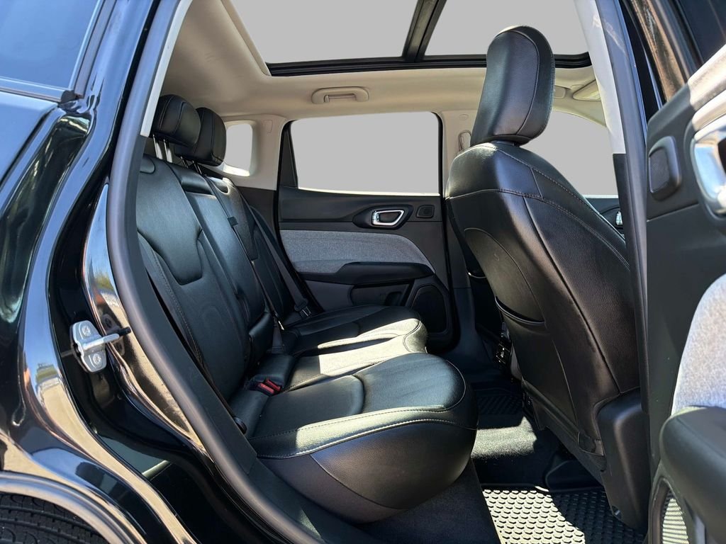 Used 2022 Black Jeep Latitude Lux image 17