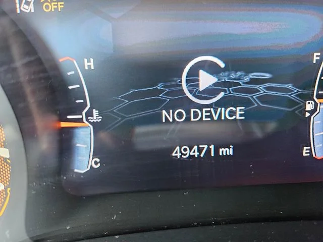 Used 2023 Gray Jeep Latitude image 16