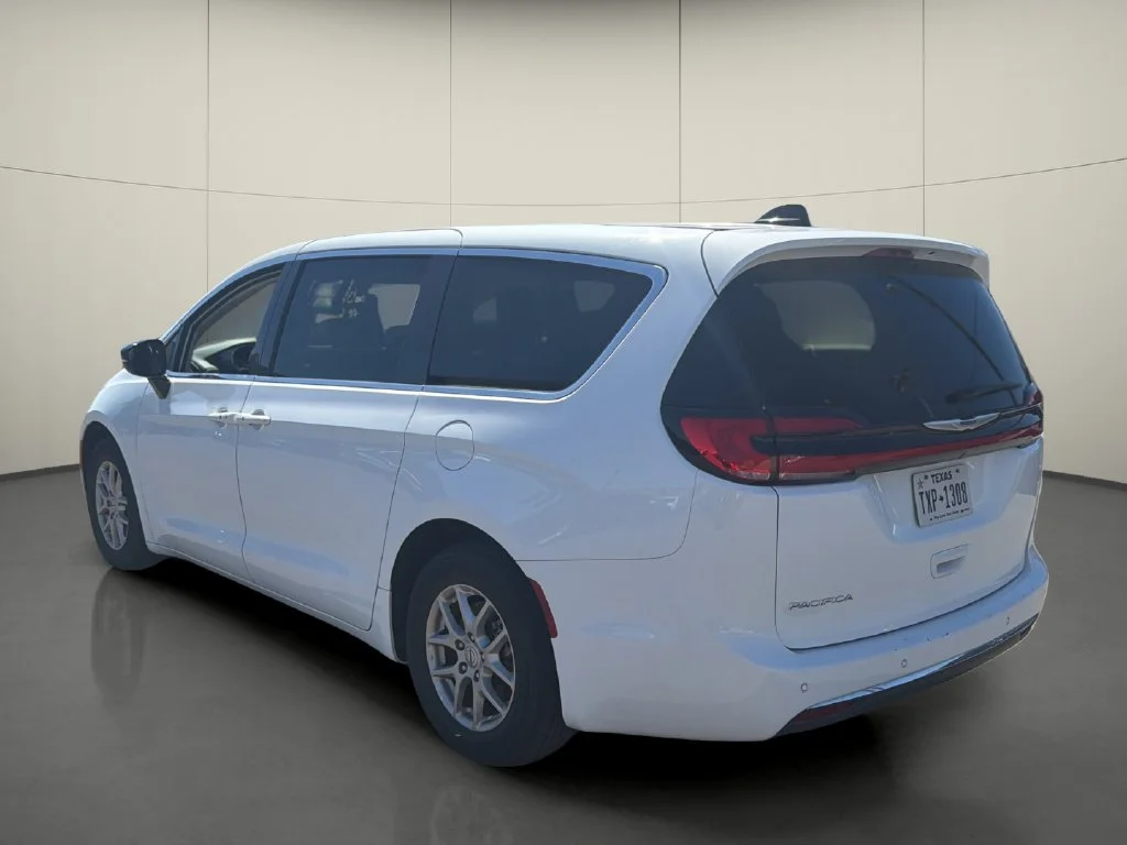 Used 2024 White Chrysler Touring L image 5