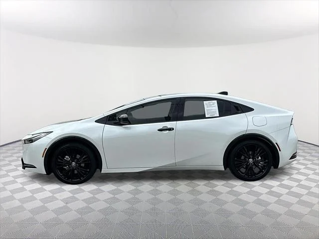 Certified Used 2026 WIND CHILL PEARL Toyota  image 8