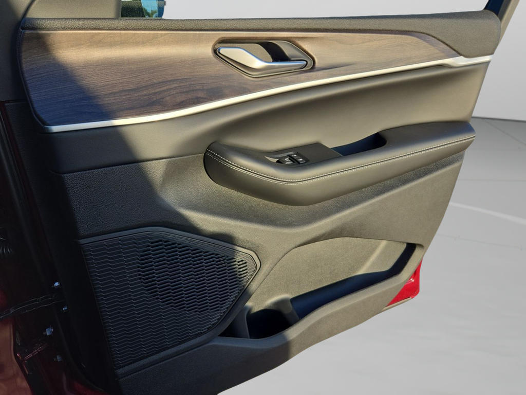 New 2026 Velvet Red Pearl-Coat Exterior Paint Jeep Altitude image 39