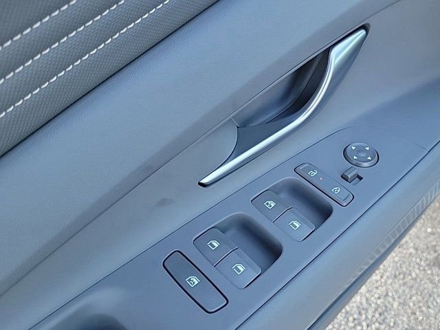 2025 Hyundai Elantra SEL - Photo 17