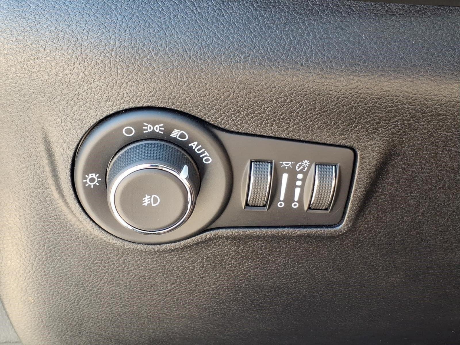 Used 2025 Bright White Clearcoat Jeep Trailhawk image 19